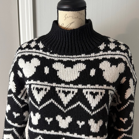 H&M x DISNEY NWT MICKEY MOUSE MOCK NECK SWEATER size S - Picture 5 of 10